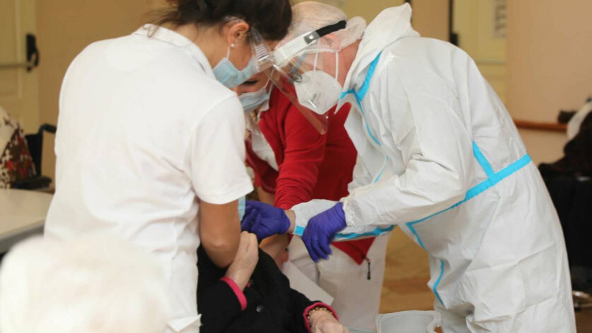 Ausl Romagna, prenotazione vaccini per gli 80enni: ecco come fare