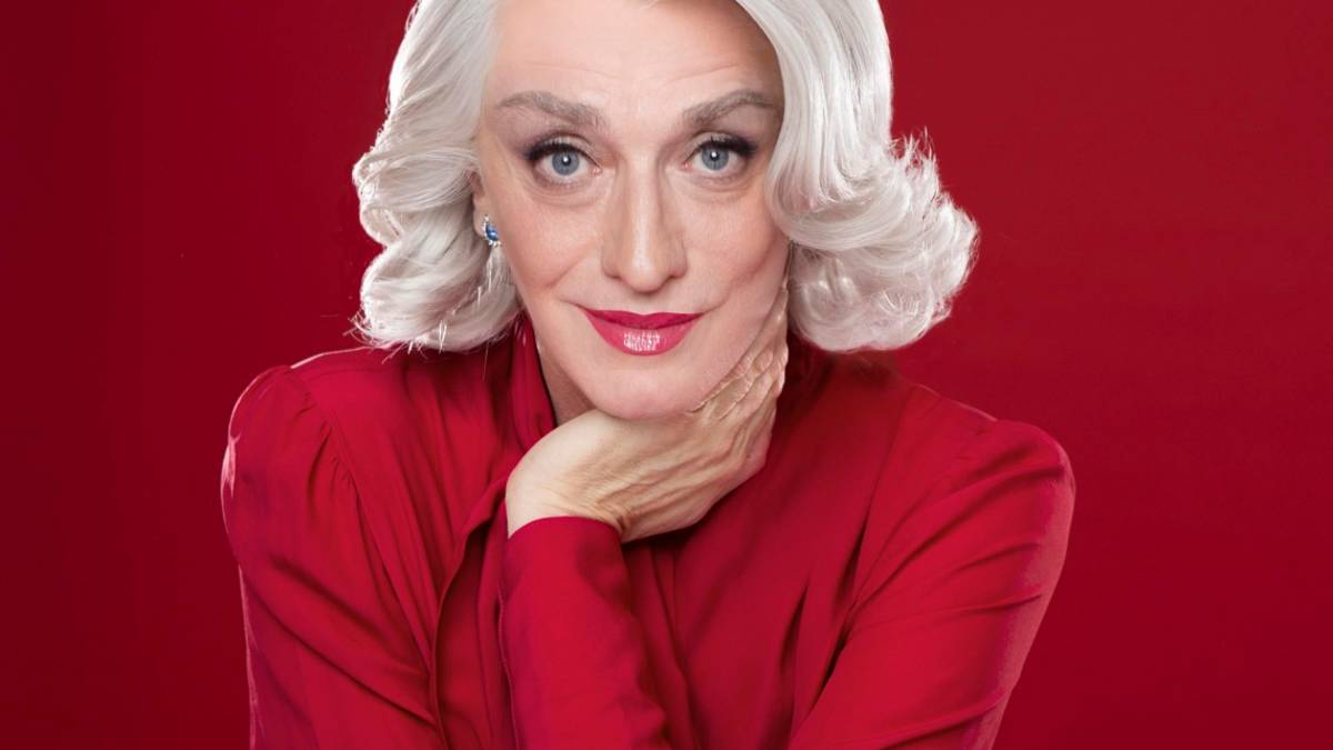 Drusilla Foer è Eleganzissima al teatro Celebrazioni di Bologna