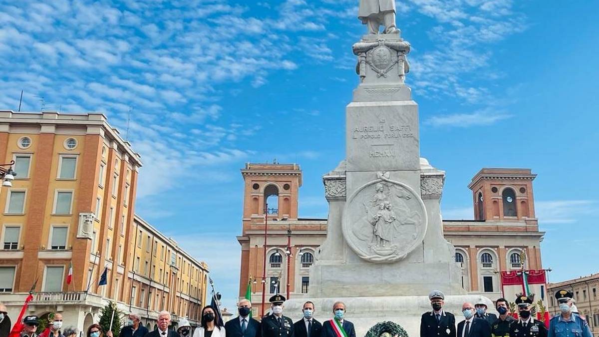 Forlì, l'omaggio al monumento di Aurelio Saffi
