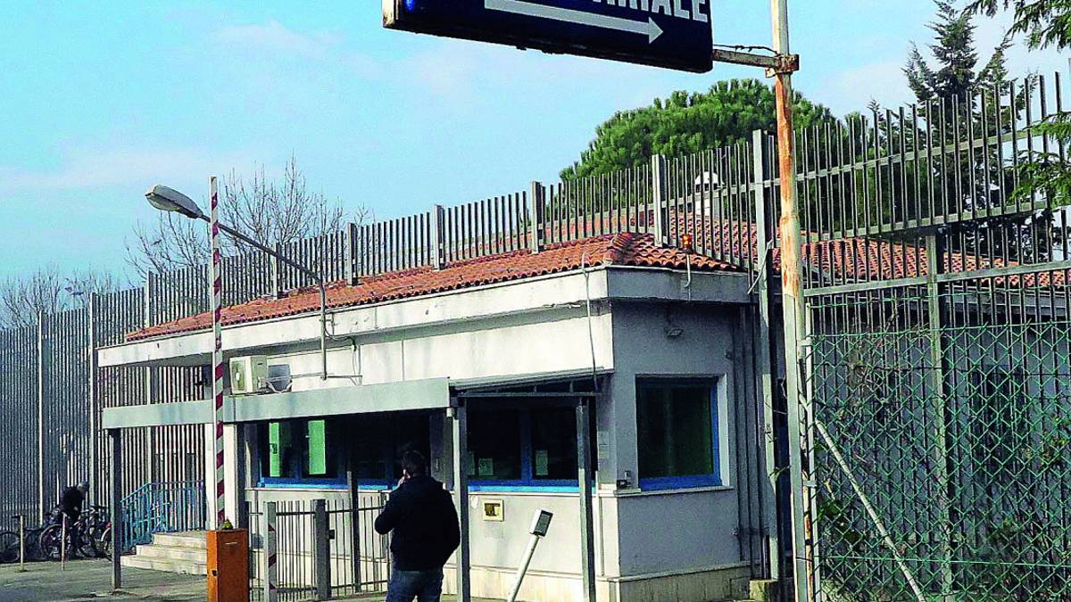 Rimini, la mamma porta la droga al figlio in carcere: arrestata