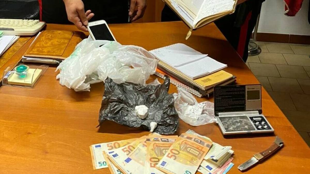 Misano. Spacciatore in caserma, i ladri gli svaligiano la casa