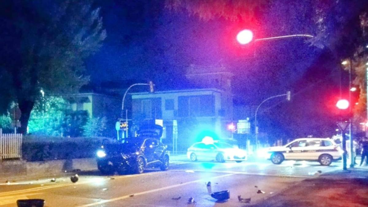 Incidente tra un'auto e uno scooter a Imola