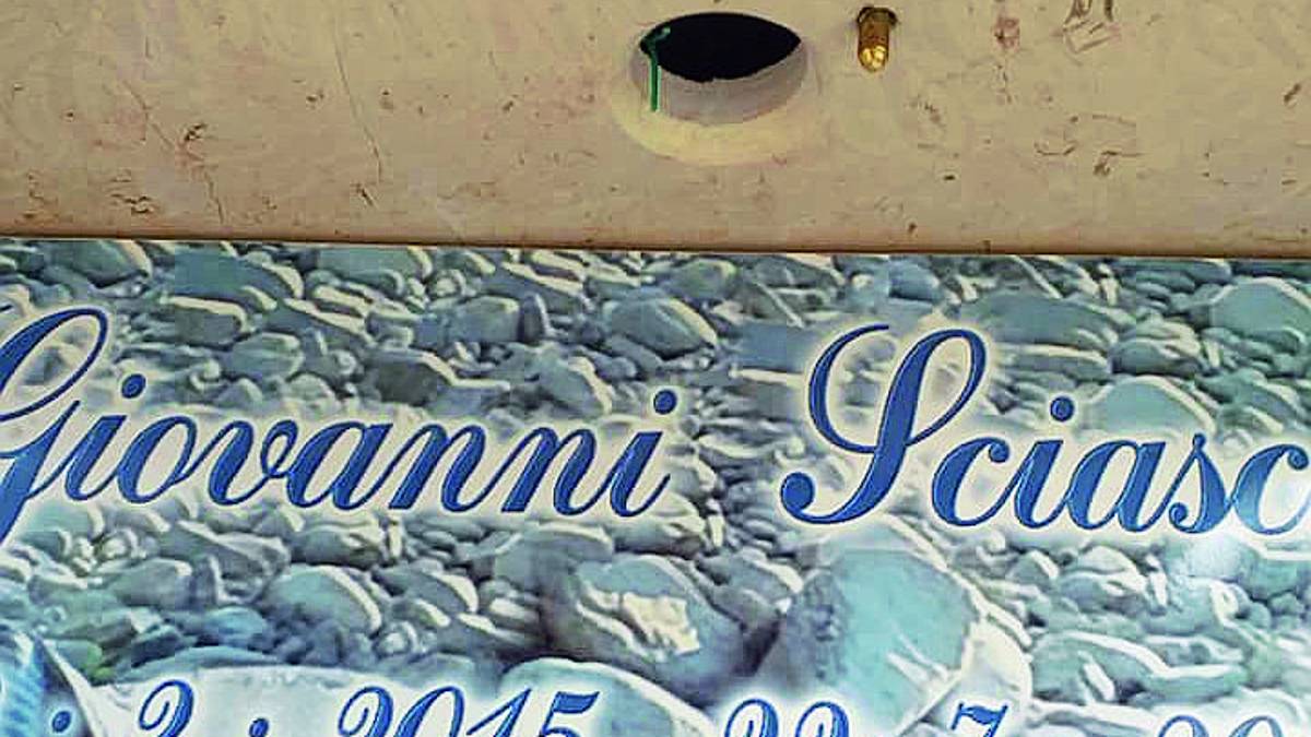 Novafeltria, rubata la lampada dalla lapide di un bimbo morto