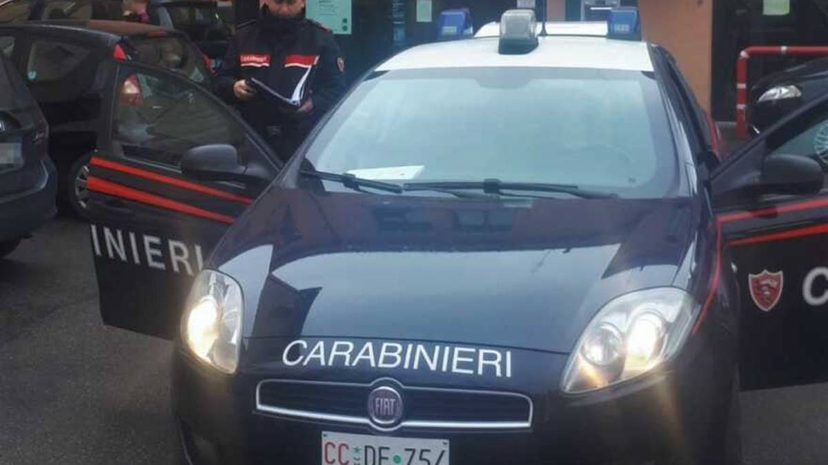 Imola, apre conti bancari con documenti di identità falsi. Denunciata