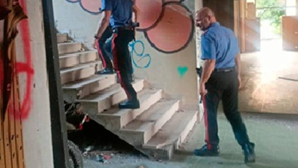 Cesenatico, controlli dei carabinieri: tre accampati in un albergo in disuso