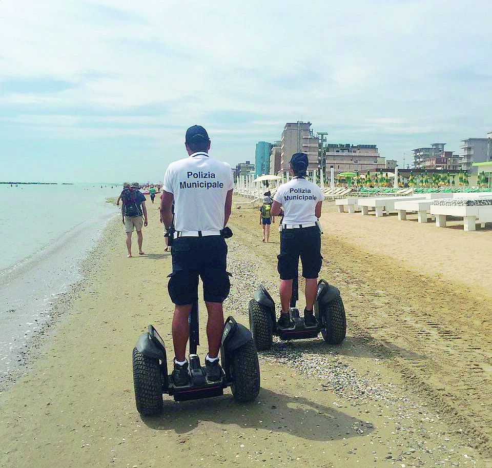 Ravenna, divieto di fumo in spiaggia: le prime multe