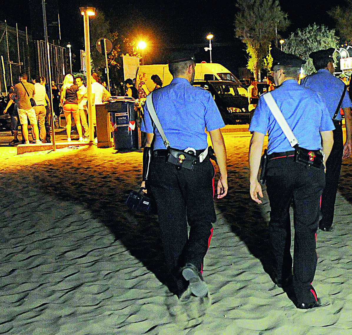 Turista trascinata in spiaggia e rapinata a Riccione da baby gang