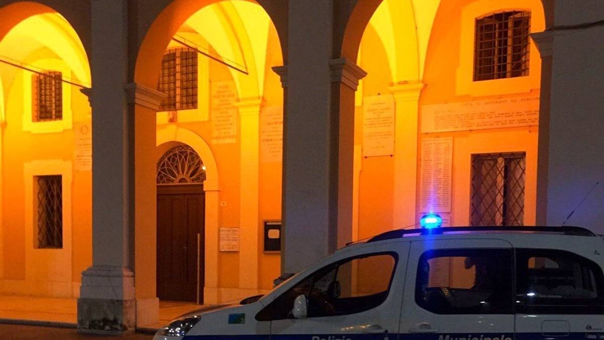 Stanza segreta con bar fuori orario a Savignano: multato titolare