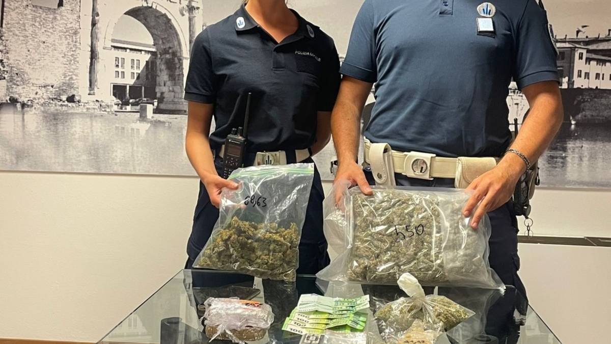 Rimini, arrestato il tabaccaio spacciatore e sequestrato un chilo di droga