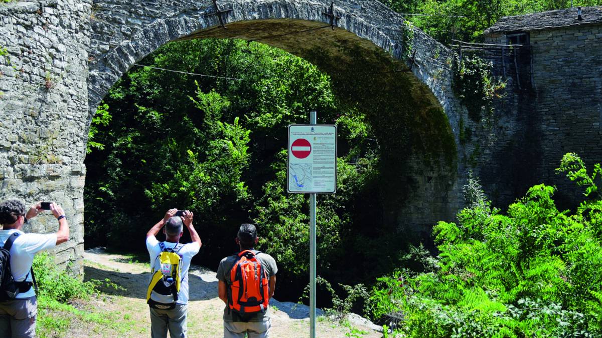 A Premilcuore vendesi casa cantoniera con vista sulla Grotta urlante