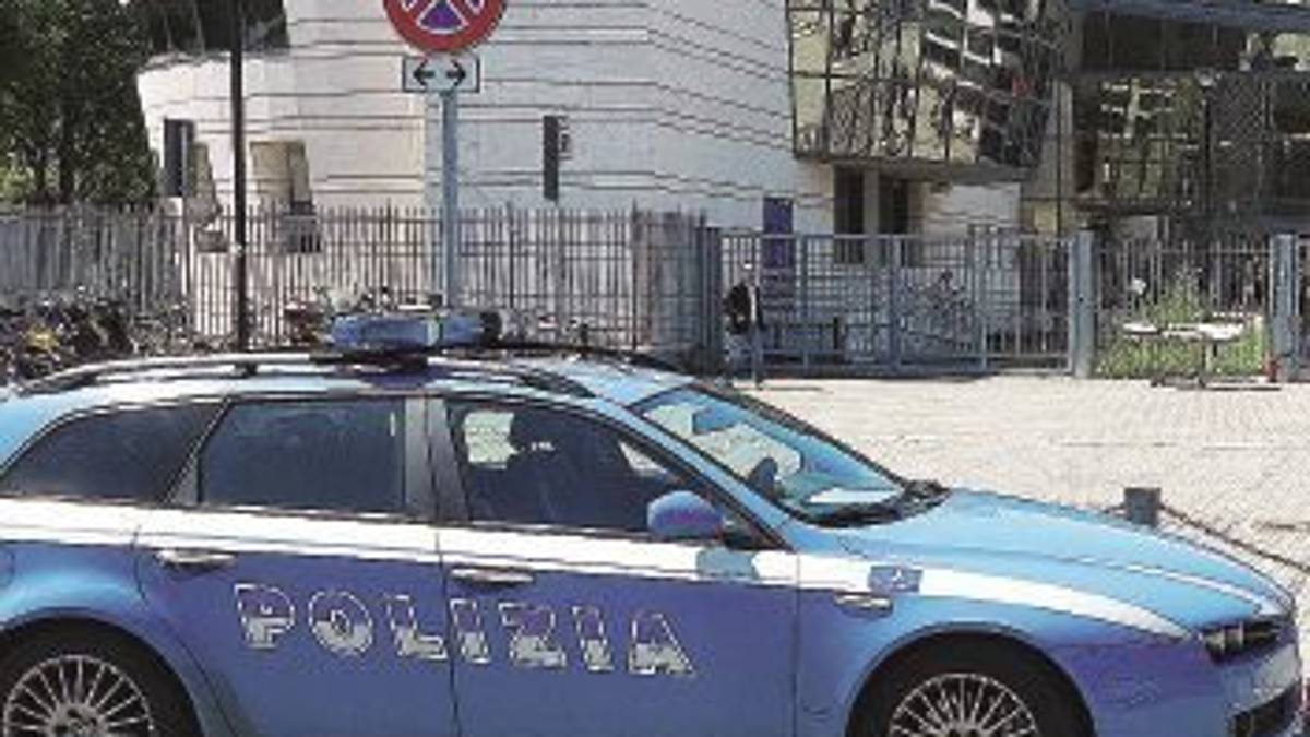 Rimini, minaccia di morte i genitori per avere i soldi della droga