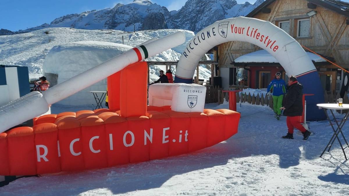 Una foto al villaggio Riccione di Madonna di Campiglio e vinci un week-end nella Perla Verde