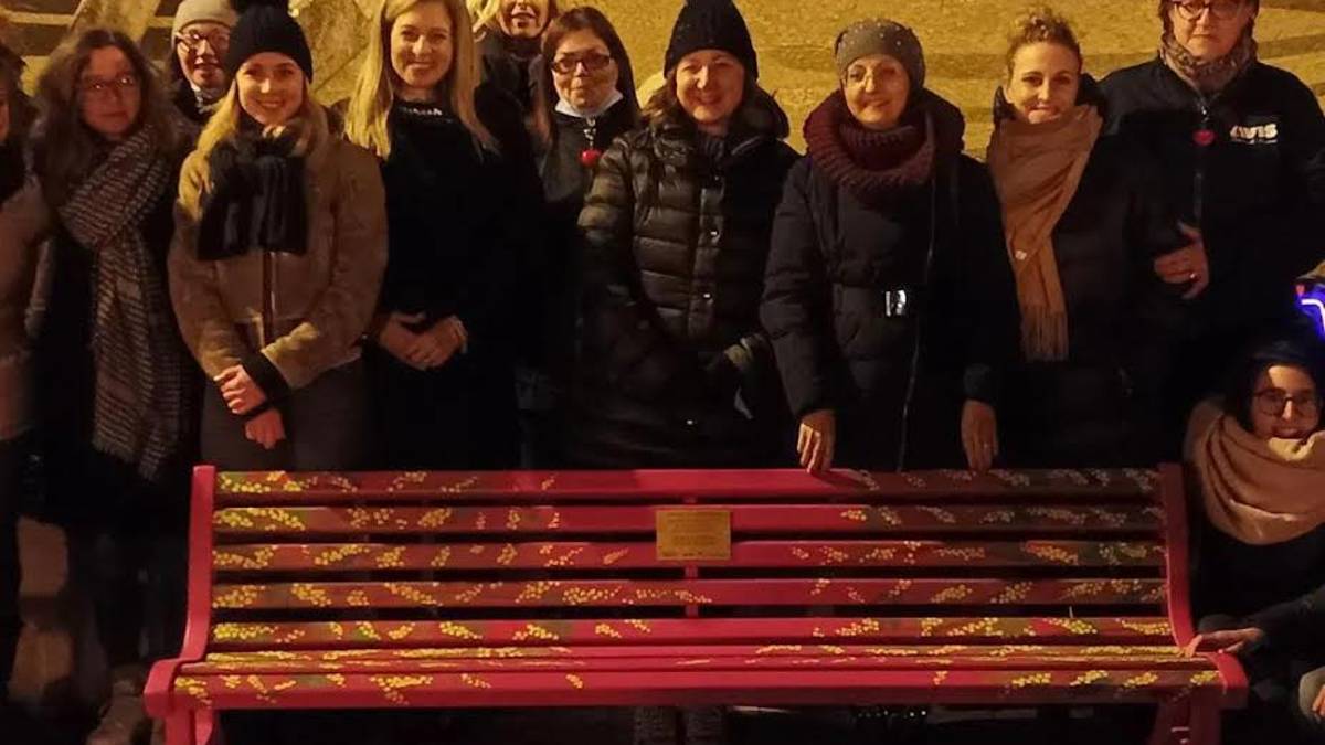 Coriano, restaurata la panchina dedicata alle donne