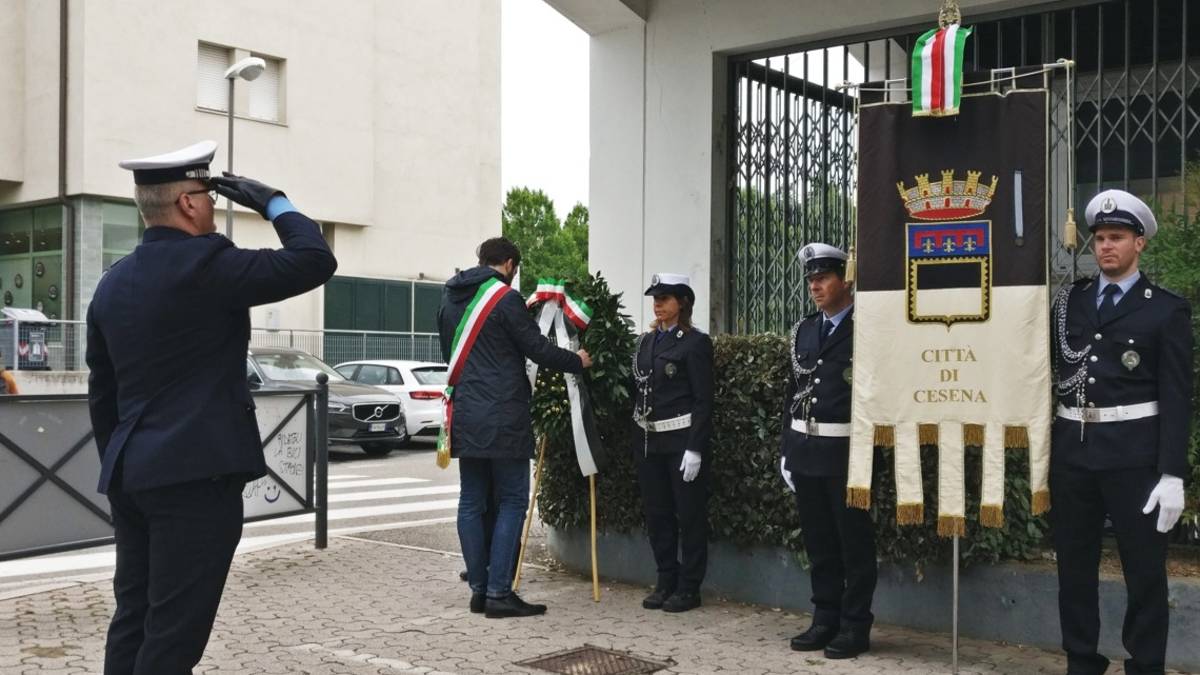 Cesena, una corona d'alloro in memoria delle vittime del terrorismo