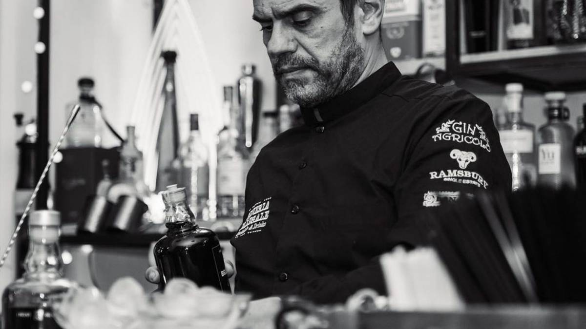 L'Istituto Alberghiero di Rimini ospita Charles, noto Bartender della Riviera Romagnola