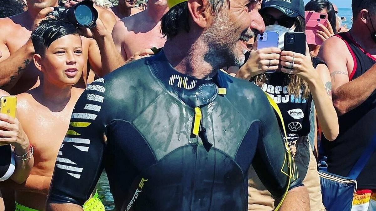Da Pola a Cervia nuotando per quasi 4 giorni: l'impresa di Pelo Di Giorgio