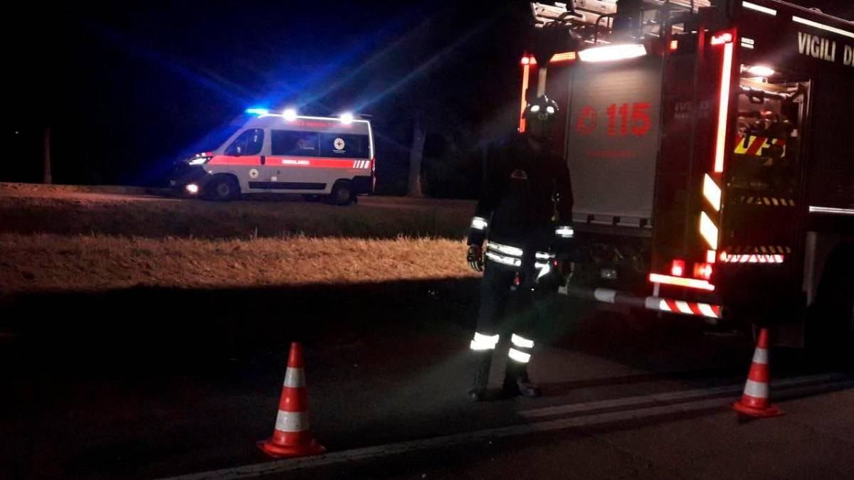 Gatteo, auto finisce nel torrente dopo lo scontro: un bambino e due adulti in ospedale