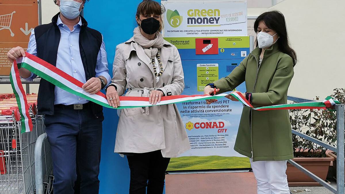 Riccione. Plastica da riciclare e buoni spesa, nuova postazione