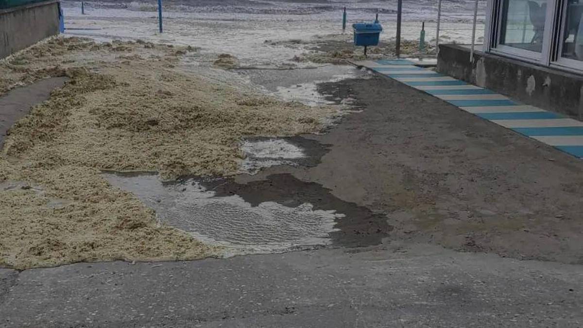 Una mareggiata a San Mauro Mare