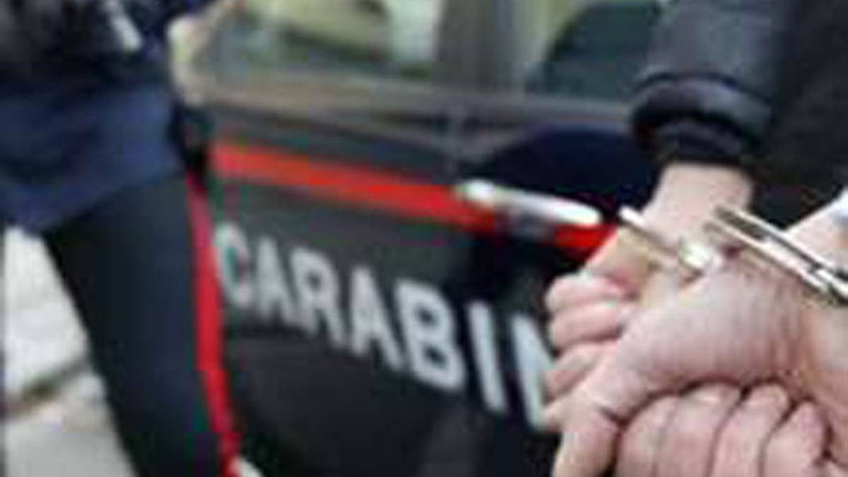 Molesta un minore nell'ascensore a Riccione: arrestato