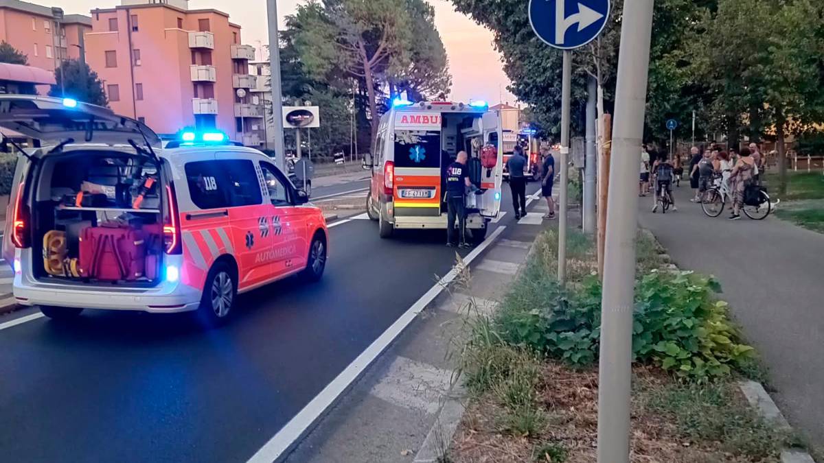 Imola, marito e moglie investiti sulle strisce sono gravi