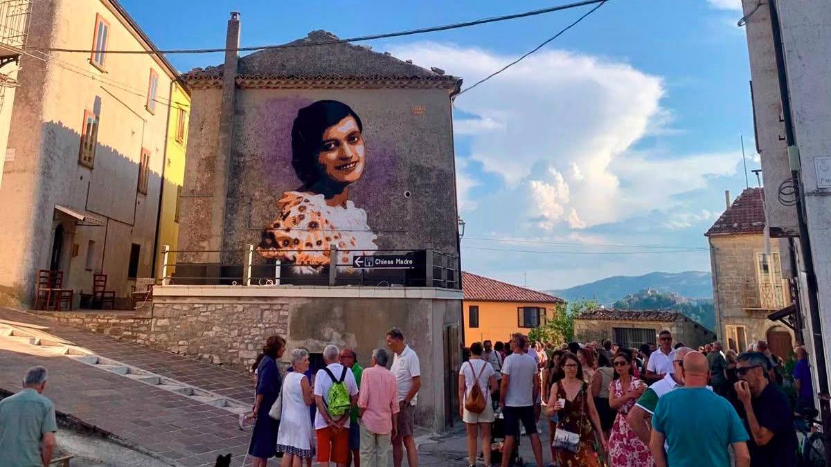 Cotignola, uno street artist romagnolo firma il murale per «Zia Fina»