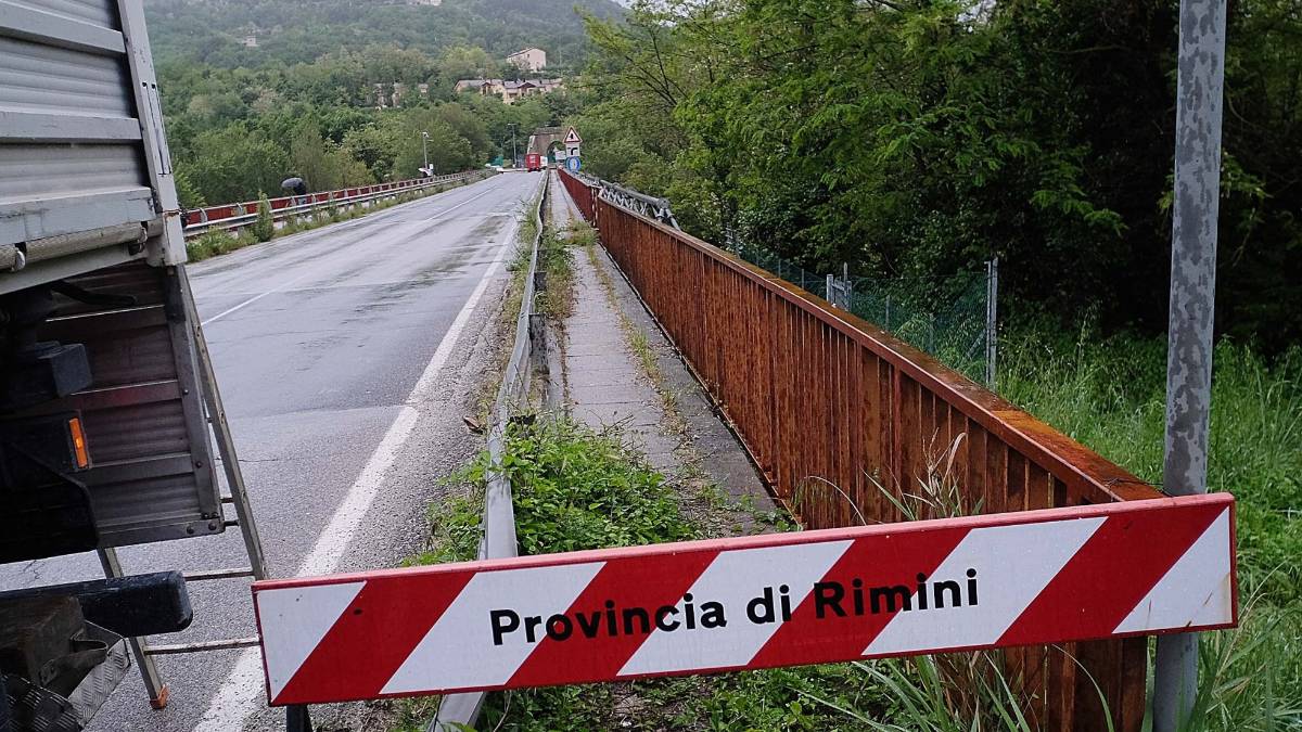 Erosione del letto del fiume: senso unico alternato a Ponte Verucchio