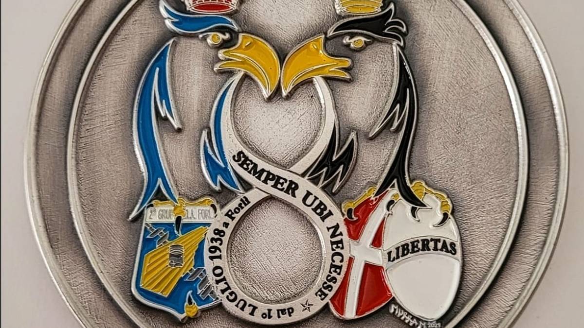 Forlì, una medaglia celebrativa per il Comune dal 2° Gma dell'aeronautica