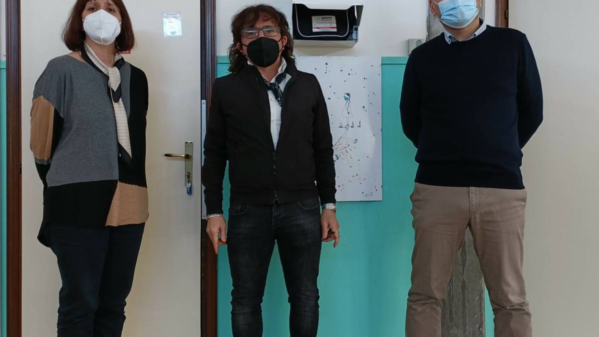 Pinarella, un defibrillatore per la scuola Spallicci dal Comune