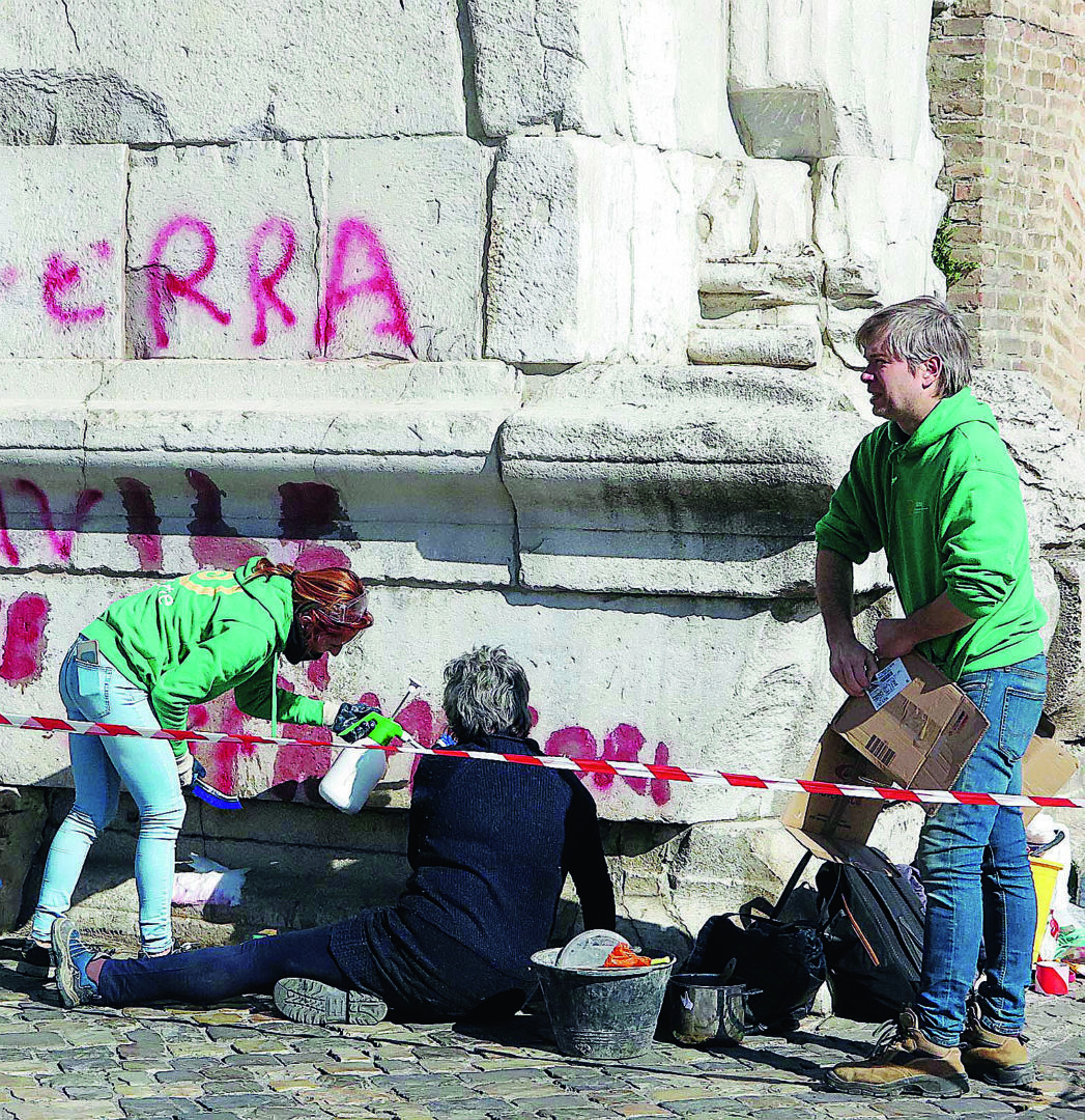 Rimini, servirà il laser per pulire l'Arco d'Augusto