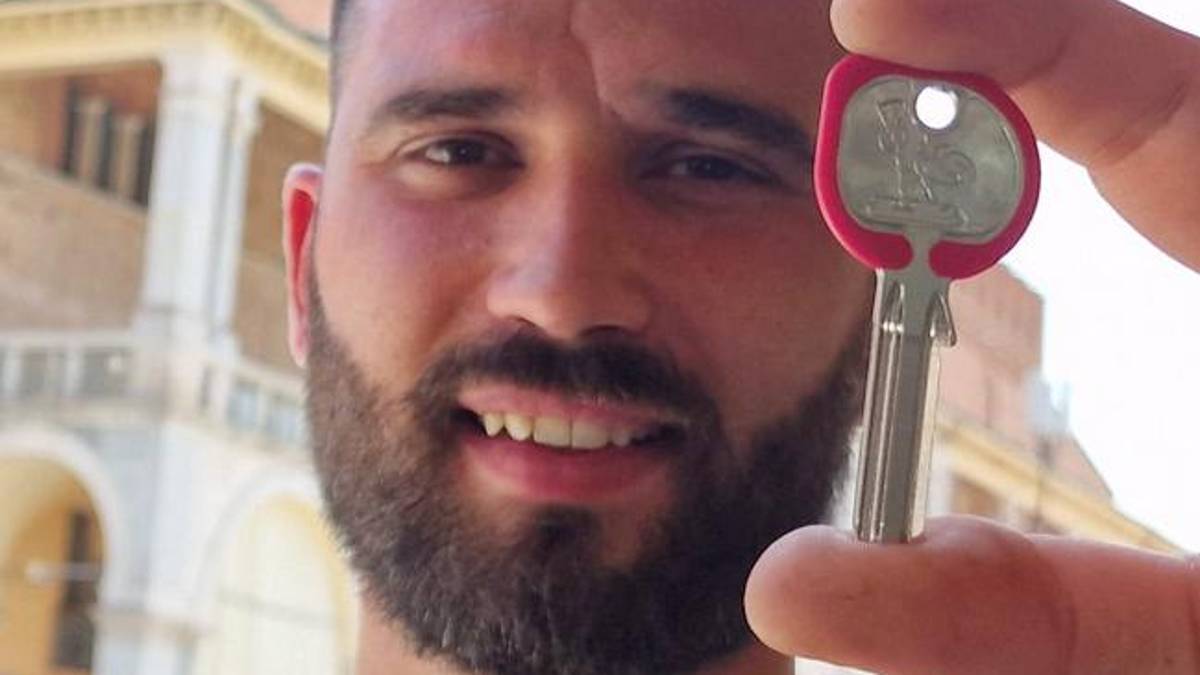 Faenza, chiave con la Caveja romagnola per aiutare la biblioteca: Punto a 60mila ordini
