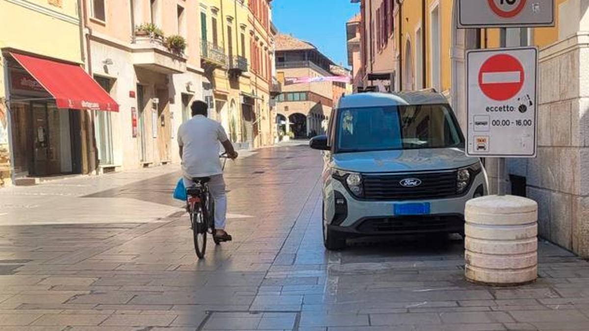 Un tratto della zona pedonale nel centro storico di Cesena