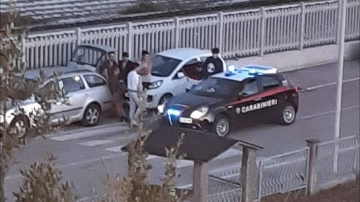 Furti, risse e vandali. In Comune la collera dei vicini delle Indie