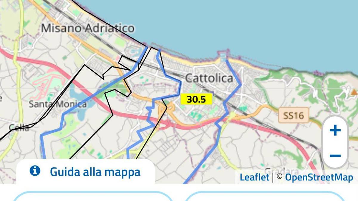 Cattolica, bomba d’acqua in mattinata: allagamenti lampo e un albero caduto