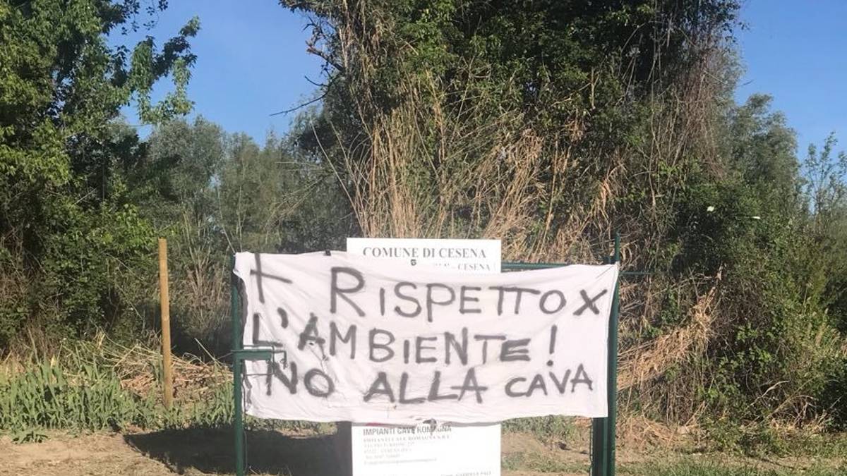 Blitz ecologista: lavori fermati alla cava Ca' Bianchi Cesena