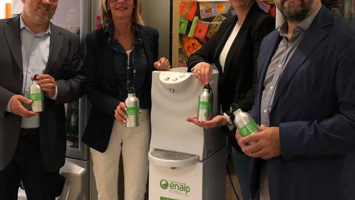 Forlì, stop alla plastica: un erogatore d'acqua all'Enaip