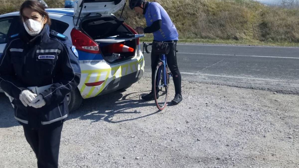 Coronavirus Faenza, denunciati ragazzi in bici e gente al parco