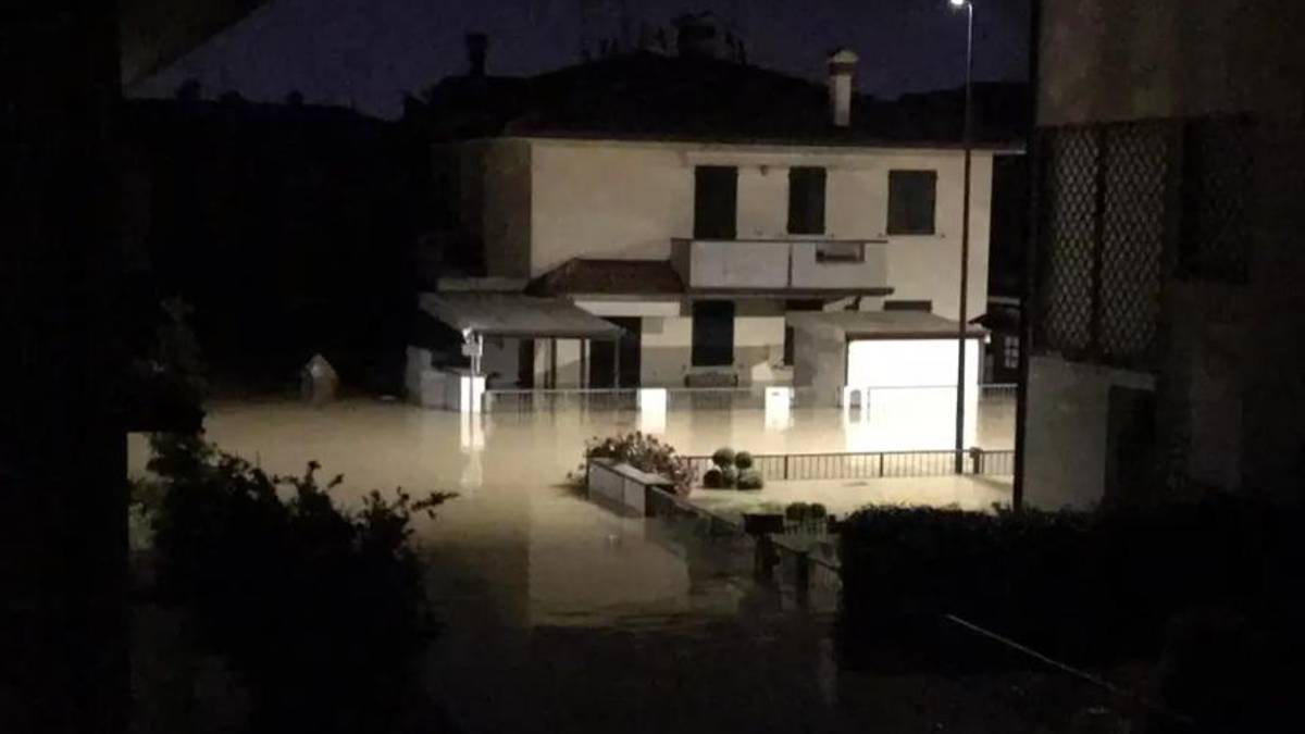 Alluvione, allagamenti a Fornace e alle porte di Ravenna, chiuso lo svincolo della Faentina