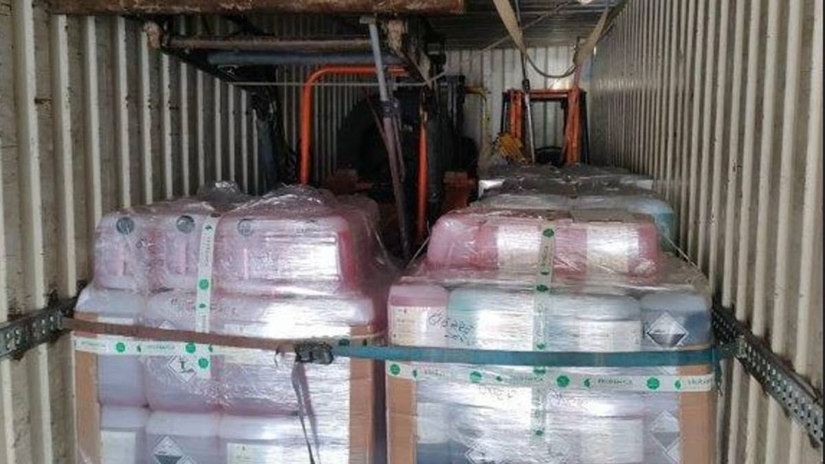 Forlì-Cesena, un vecchio Tir come una bomba incendiaria con 4 tonnellate di soda caustica: multa 2.500 euro