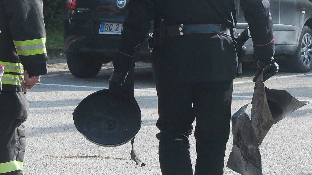 Riccione, due auto a fuoco nella notte: indagano i Carabinieri