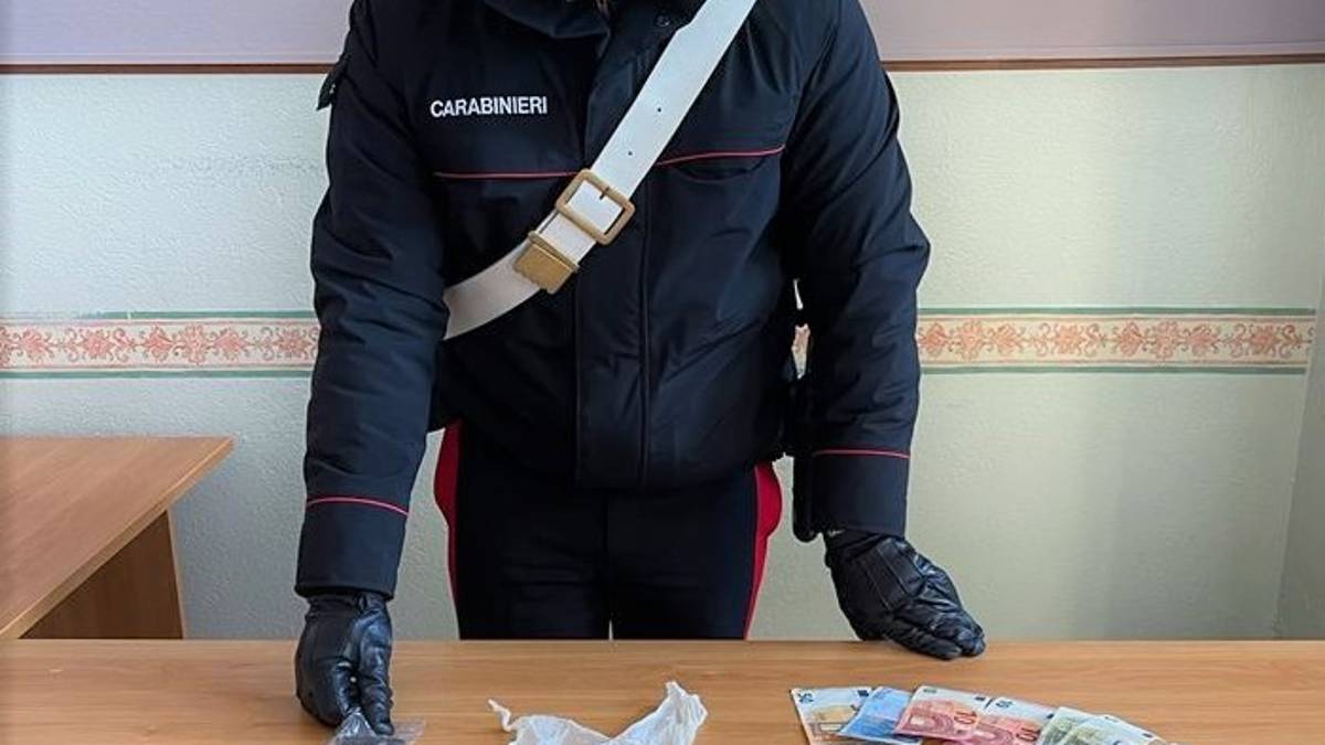 Medicina, festino con la droga arrestato un 19enne