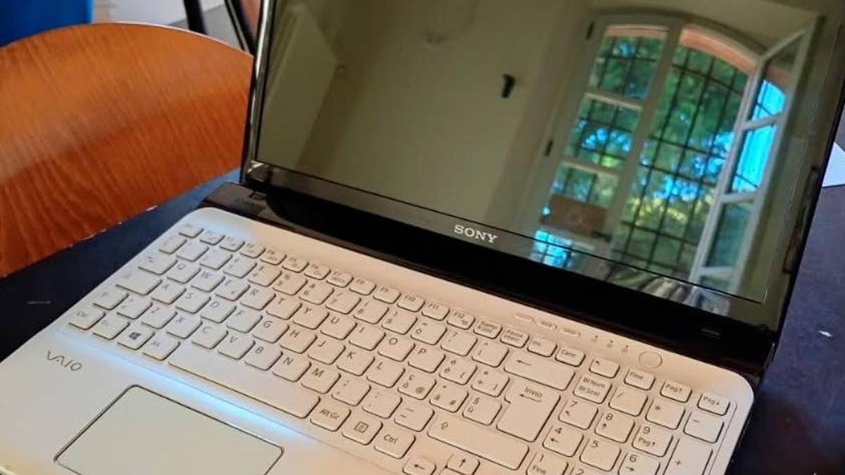 Cesena, si iscrive al Liceo ma non riesce a comprarsi il pc: una donazione alla studentessa grazie a Trashware