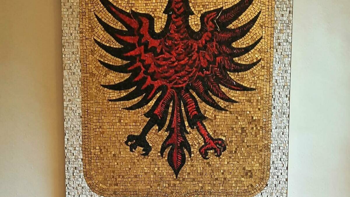 In mostra stemma in mosaico dei da Polenta realizzato da Luciana Notturni