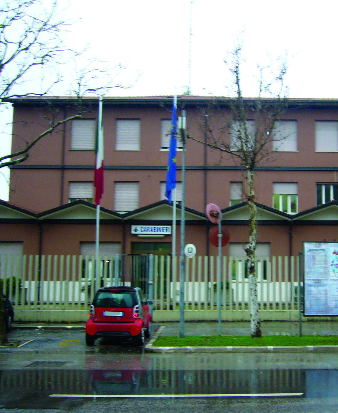 Cesenatico, con un furgone scippano ragazzina: presi e denunciati