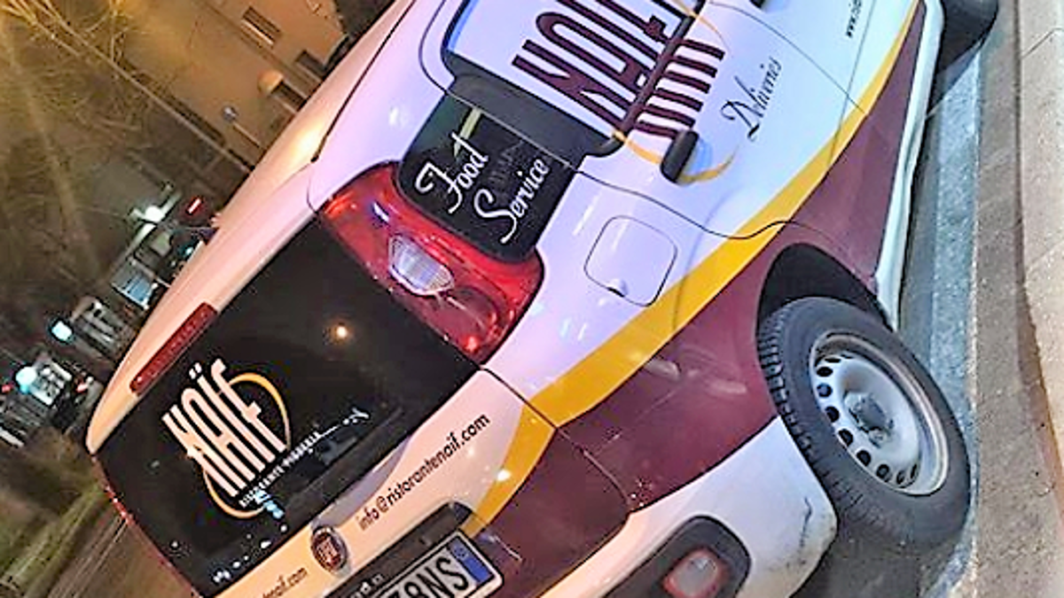 Ravenna, ruba il furgoncino di un ristorante e scappa