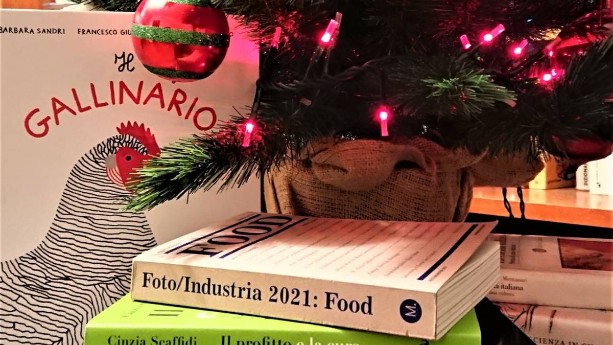 Buone letture, un libro che parli di cibo sotto l'albero di Natale