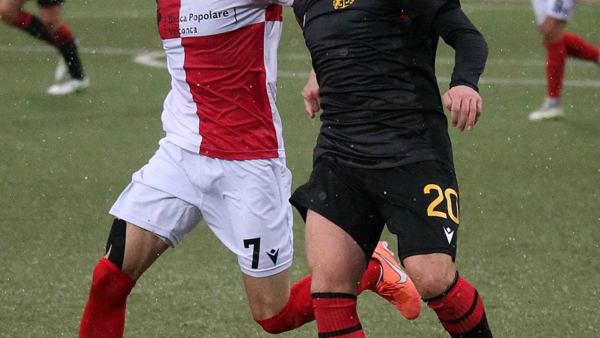 Calcio D, il Ravenna cede l'attaccante Macrì al Trastevere