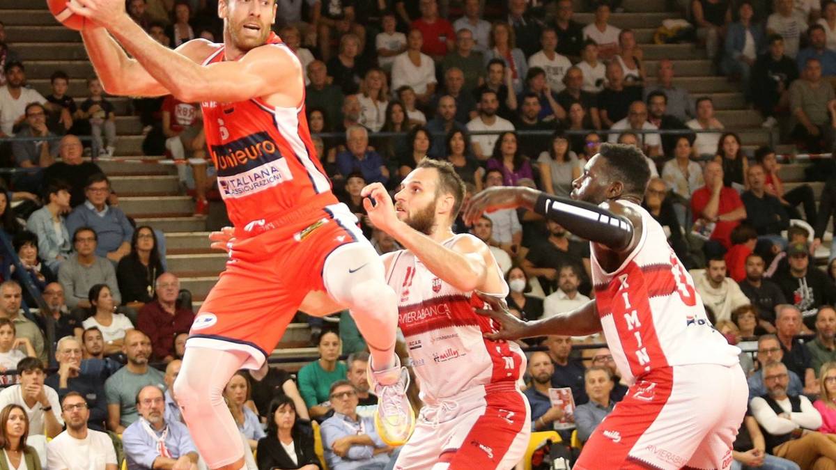 Basket A2, Martino: Forlì, vittoria meritata. Ferrari: Grazie al pubblico di Rimini - Gallery
