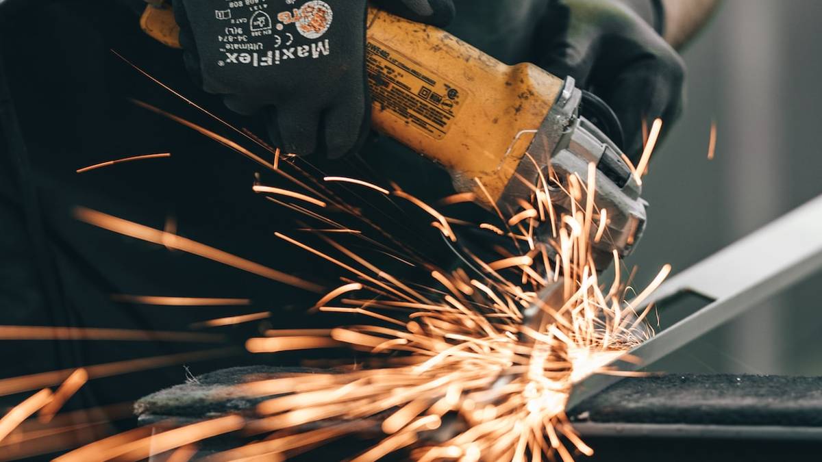 San Marino, infortunio sul lavoro: taglia una mattonella e si ferisce ad un braccio