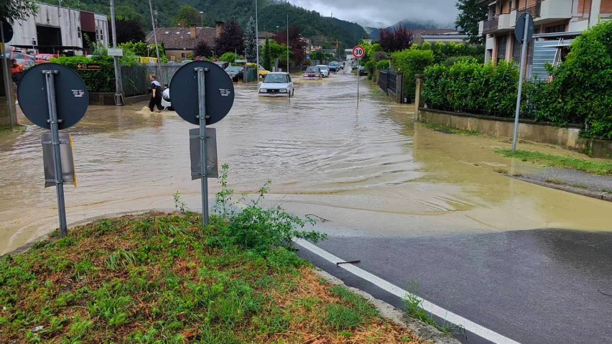 Tour de France, piogge e allagamenti sulle strade dove sabato passa la prima tappa GALLERY